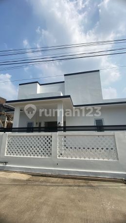 Rumah Baru Dan Bagus Di Perum Pekayon Indah Bekasi.