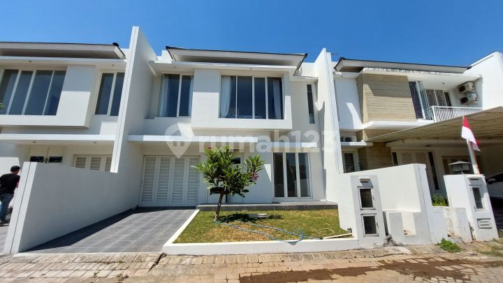 Jual Rumah  Manyar Garden Regency 2 Lantai