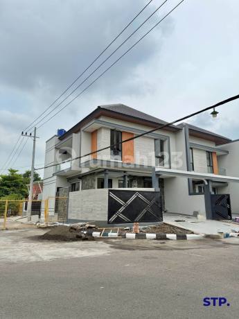 Modern New House in Sutorejo Prima Housing, 2 Floors, Corner Type Modern New House in Sutorejo Prima Housing, 2 Floors, Corner Type
