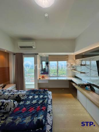 Sewa Apartemen Tanglin 1 BR+ Lantai 31 Furnish + Full Kayu Parkit