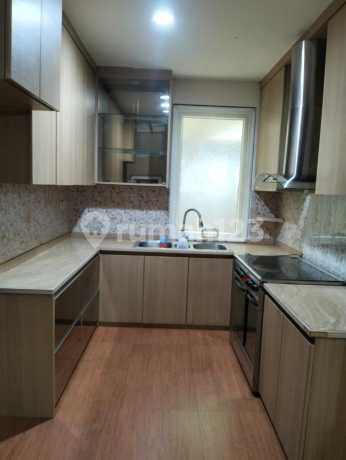 Dijual rumah hoek 4 lantai furnished di springhill Golf Residence kemayoran