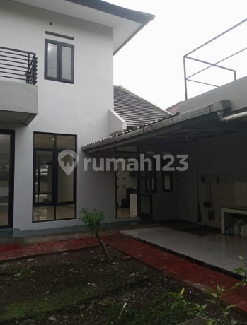 Good House, comfortable, strategic, ready to occupy in Batununggal, Bandung.