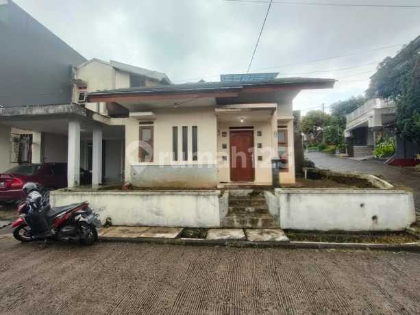 Rumah di perumahan selaras alam sariwangi parongpong
