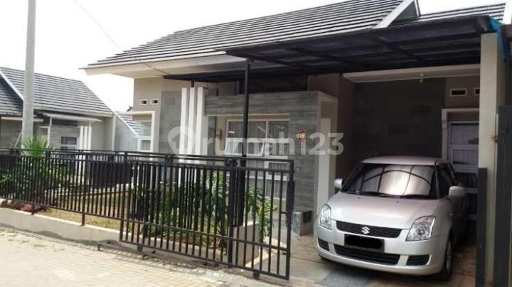Rumah Hook Ada Taman di Komplek The Green Sariwangi dkt UPI