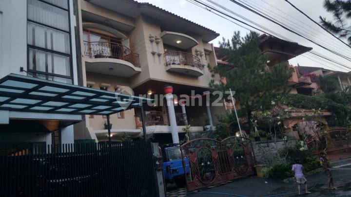 CHEAPEST IN THE PRV COMPLEX, GEGER KALONG, SETIABUDI, PASTEUR. 3-STORY READY-TO-OCCUPY HOUSE IN BANDUNG CITY CHEAPEST IN THE PRV COMPLEX, GEGER KALONG, SETIABUDI, PASTEUR. 3-STORY READY-TO-OCCUPY HOUSE IN BANDUNG CITY