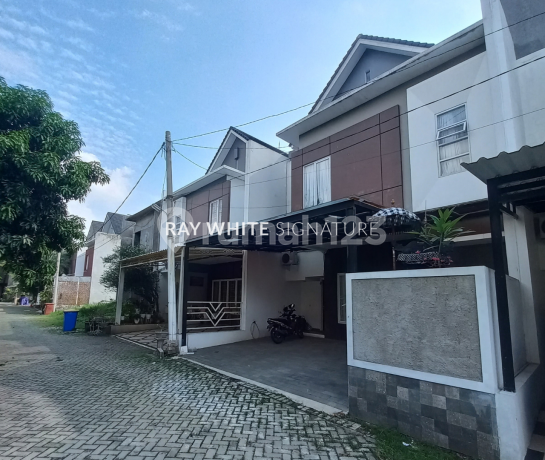 Dijual Rumah Dalam Town House Kondisi Bagus di The Royal East B7, Cipayung Dijual Rumah Dalam Town House Kondisi Bagus di The Royal East B7, Cipayung