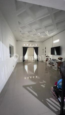 Beautiful 2-Story House in Graha Wahid Beautiful 2-Story House in Graha Wahid