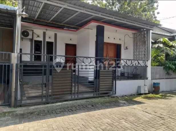 Comfortable Minimalist House in Banyumanik