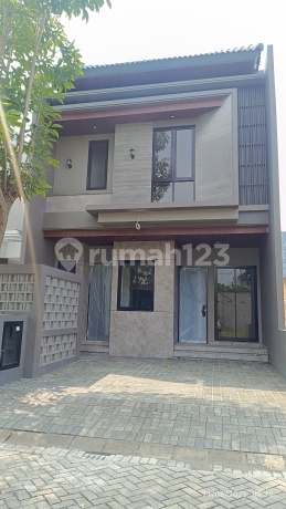 Rumah Baru Facade Mewah Lokasi Dekat Gate Dian Istana