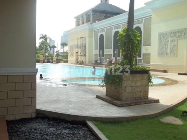 Apartemen 3 Kamar Tidur Semi Furnished Bagus