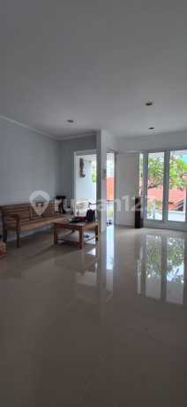 Stategis, 5 Menit Ke Tb Simatupang ,butuh Minim Renovasi,