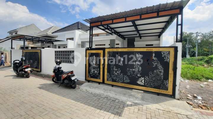 Sisa 1 Unit Rumah Baru Modern Clasic Hanya 4 Menit Ke Luwes Gentan Dekat Solo Kota