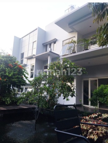 Comfortable House in Taman Telaga Golf, Serpong, BSD