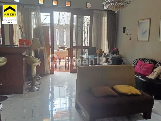 For Sale Fast Negotiable 5-Bedroom House in Setra Dago Antapani Bandung For Sale Fast Negotiable 5-Bedroom House in Setra Dago Antapani Bandung