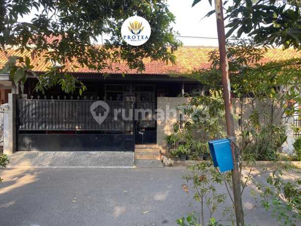 For Sale Ready-to-Occupy House in Deplu Complex, South Jakarta