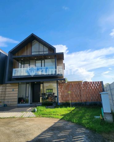 Quick Sale: 4-Bedroom Hook House Near Gading Serpong
