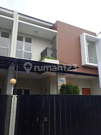 Rumah 2 LT minimalis fungsionalis nyaman di Jaksel DP KPR 0 Rumah 2 LT minimalis fungsionalis nyaman di Jaksel DP KPR 0