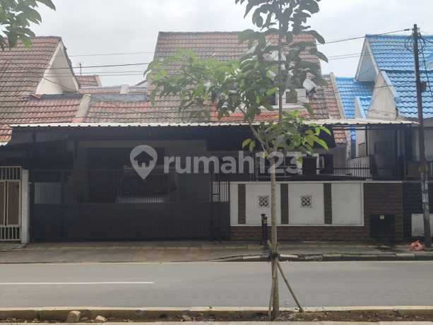 Rumah Murah di Jalan Utama Cocok untuk Tinggal dan Usaha di Kencana Loka Bsd Tangerang Selatan