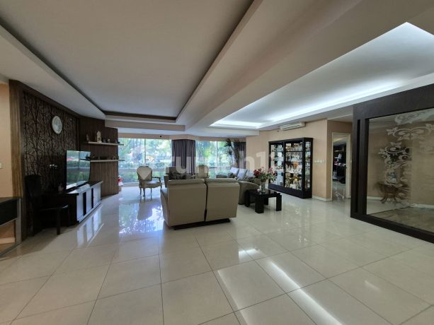 Taman Anggrek Disewakan.secepatnya. 292M2. Kt 4+1 Apartemen 4 Kamar Tidur Furnished