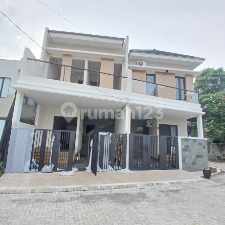 Murah, Rumah SHM 2 Lantai Dekat Mall Square Wiyung, dan Mall Ptc Murah, Rumah SHM 2 Lantai Dekat Mall Square Wiyung, dan Mall Ptc