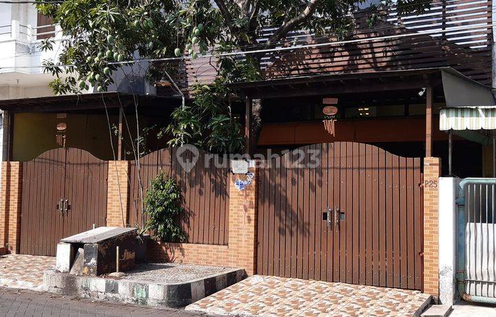 Rumah Strategis di Darmo Indah Timur