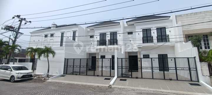Rumah Baru Gress 2 lantai American Classic Putih Estetik di Sutorejo Row jalan 3 Mobil Rumah Baru Gress 2 lantai American Classic Putih Estetik di Sutorejo Row jalan 3 Mobil