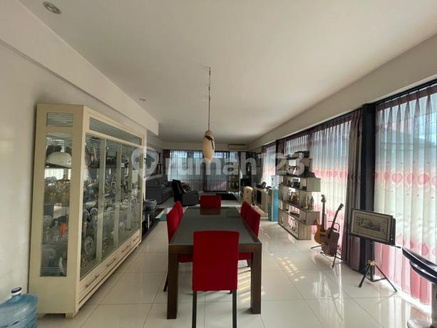 Rumah Mewah 3 Lantai, Kolam Renang, di Mahogany Residence