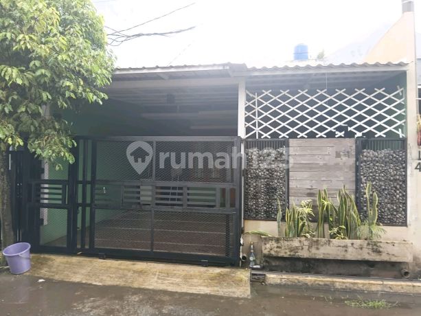 For Quick Sale House In Batujajar Regency One Gate System