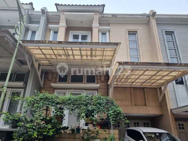 House in Elista Village Near Busy Commercial Shops and Close to New BSD House in Elista Village Near Busy Commercial Shops and Close to New BSD