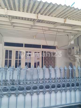 Sunter Agung Utara House Ready to Live In, 120M2, 2+1 Bedrooms, 1.5 Floors, Quick Sale, Strategic Location, Near R