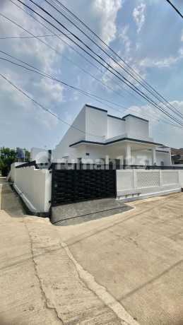 Ready-to-Move-In Hòok House with Spacious Area in South Pekayon, Bekasi Ready-to-Move-In Hòok House with Spacious Area in South Pekayon, Bekasi