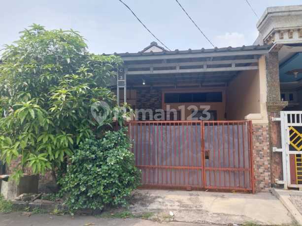 Attractive and Comfortable House in Dharmawangsa Residence, Kedaton Cluster, North Bekasi