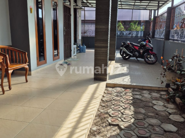 Jual Cepat  Rumah Terawat, Apik di dalam Cluster Komplek Taman Holis Indah 2