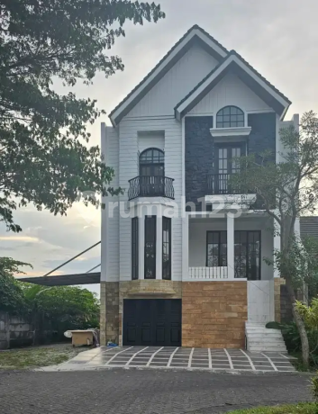 Luxury house in Bukit Mas tourism area near Pakuwon Mall PTC, close to UNESA Lidah campus.