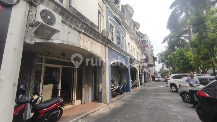Ruko Sentra Bisnis 3.5 Lantai Siap AJB Lokasi Strategis di Pusat Bisnis Tanjung Duren, Cocok untuk Usaha Maupun Investasi Jangka Panjang. Berada di Kawasan Komersial yang Ramai dengan Akses Mudah ke Berbagai Fasilitas Umum.selling Point- Cocok untuk Kanto Ruko Sentra Bisnis 3.5 Lantai Siap AJB Lokasi Strategis di Pusat Bisnis Tanjung Duren, Cocok untuk Usaha Maupun Investasi Jangka Panjang. Berada di Kawasan Komersial yang Ramai dengan Akses Mudah ke Berbagai Fasilitas Umum.selling Point- Cocok untuk Kanto