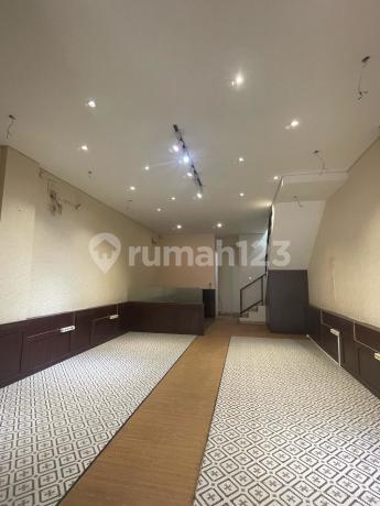 FOR SALE SHOPHOUSE IN PIK STRATEGIC LOCATION NEAT CONDITION