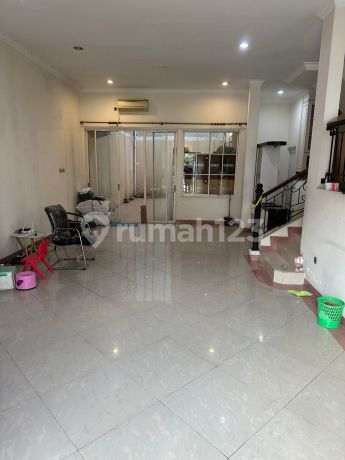 FOR SALE, BEACHFRONT HOUSE IN PANTAI INDAH KAPUK, FRONT ROW, SPACIOUS, SEMI-FURNISHED.