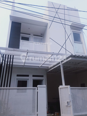 Strategic House in Villa Ciomas Indah Bogor Housing