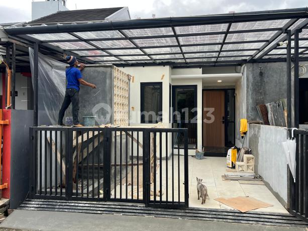 New house, facing east, near Permata Permai Mosque, Arcamanik, Cisaranten.