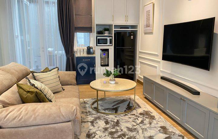 Rumah Bagus, Full Furnished Di Discovery Eola, Bintaro Jaya