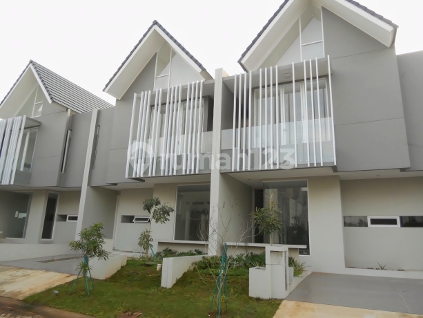 New House, Strategic Location; Just 2 Minutes to Toll Gate, KRL Station, Mall, Hospital, School, etc. at Discovery Eola, Bintaro Jaya Sector 9
