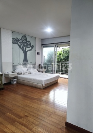 Rumah 2,5 Lantai, Lokasi Strategis; Dekat Akses Tol, Sta KRL, Mall, Rs, Dll di Kebayoran Residence, Bintaro Jaya
