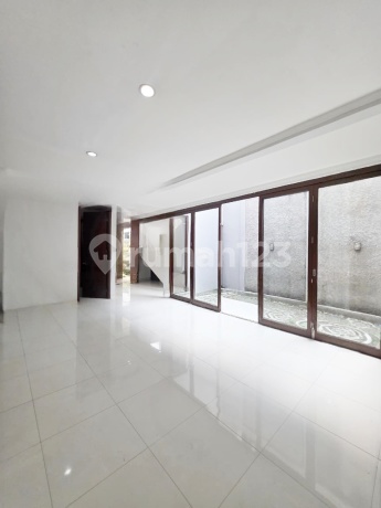 Dijual Segera!! Nego! Lokasi Strategis; Hanya 2 Menit Menuju Akses Tol, Stasiun Krl, Bxc Mall, Rspb, Sekolah, Dll Di Discovery Lumina, Bintaro Jaya.