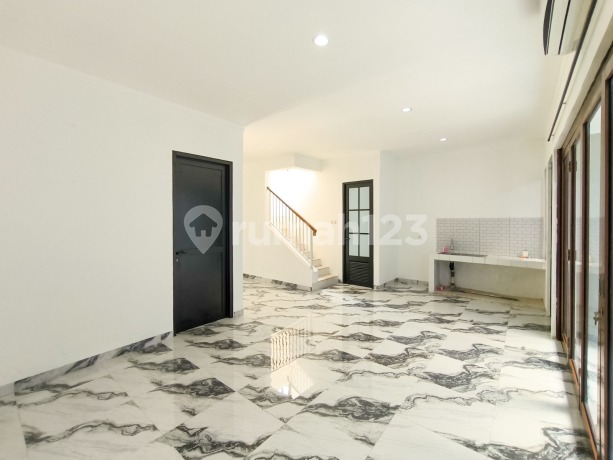 Turun Harga! Murah! Rumah Baru Renovasi, Hadap Timur, Hanya 2 Menit Menuju Pintu Tol, Stasiun, Bxc Mall, Rspb, Dll di Discovery Fiore Bintaro Jaya Sektor 9