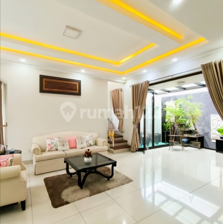 Dijual Cepat! Posisi Hoek, View Taman, Jalan Luas! Lokasi Strategis; Hanya 2 Menit Menuju Akses Tol; Stasiun KRL; Bxc Mall, Rspib, Sekolah, Dll di Discovery Residence Bintaro Jaya Sektor 9 Dijual Cepat! Posisi Hoek, View Taman, Jalan Luas! Lokasi Strategis; Hanya 2 Menit Menuju Akses Tol; Stasiun KRL; Bxc Mall, Rspib, Sekolah, Dll di Discovery Residence Bintaro Jaya Sektor 9