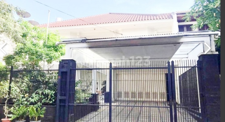 Rumah Bagus *ada Kolam Renang*di Fatmawati, Golf Mansion Jakarta Selatan