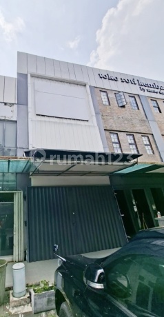 Ruko 3 Lantai, Siap Pakai, Lokasi Strategis; Hanya 2 Menit Menuju Pintu Tol, Stasiun KRL, Pusat Perkantoran & Bisnis, Dll di Ruko Kebayoran Square, Bintaro Jaya Sektor 7 Ruko 3 Lantai, Siap Pakai, Lokasi Strategis; Hanya 2 Menit Menuju Pintu Tol, Stasiun KRL, Pusat Perkantoran & Bisnis, Dll di Ruko Kebayoran Square, Bintaro Jaya Sektor 7