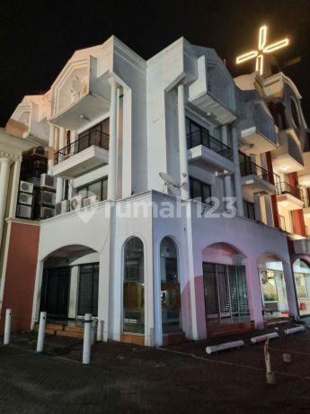 Ruko Menghadap Jalan Mayjen Sungkono Ruko Menghadap Jalan Mayjen Sungkono