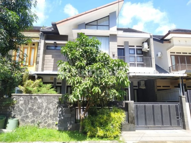 Rumah Buah Batu Regency LUX dan Asri Dekat Tol Buahbatu Rumah Buah Batu Regency LUX dan Asri Dekat Tol Buahbatu