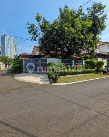 Rumah Terawat Lingkungan Nyaman Tenang di Kebayoran Baru Jakarta Selatan Rumah Terawat Lingkungan Nyaman Tenang di Kebayoran Baru Jakarta Selatan